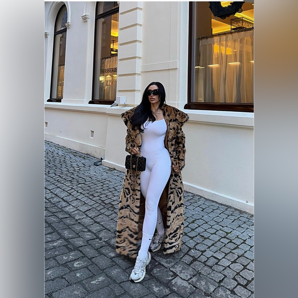NWT Fashion Nova Glam Life Faux Fur Coat
1X - Picture 10 of 15